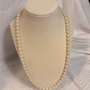Elegant Cream Pearl Necklace